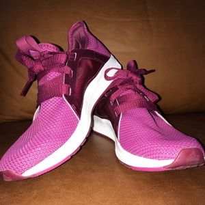 Women’s 8.5 Adidas Edge Lux